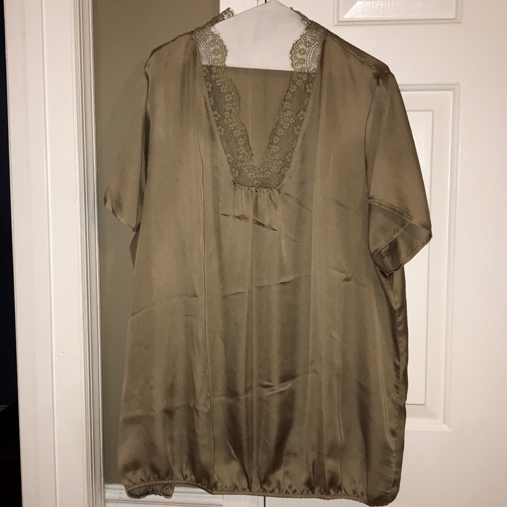 Polyester satiny material shirt lace sleeve